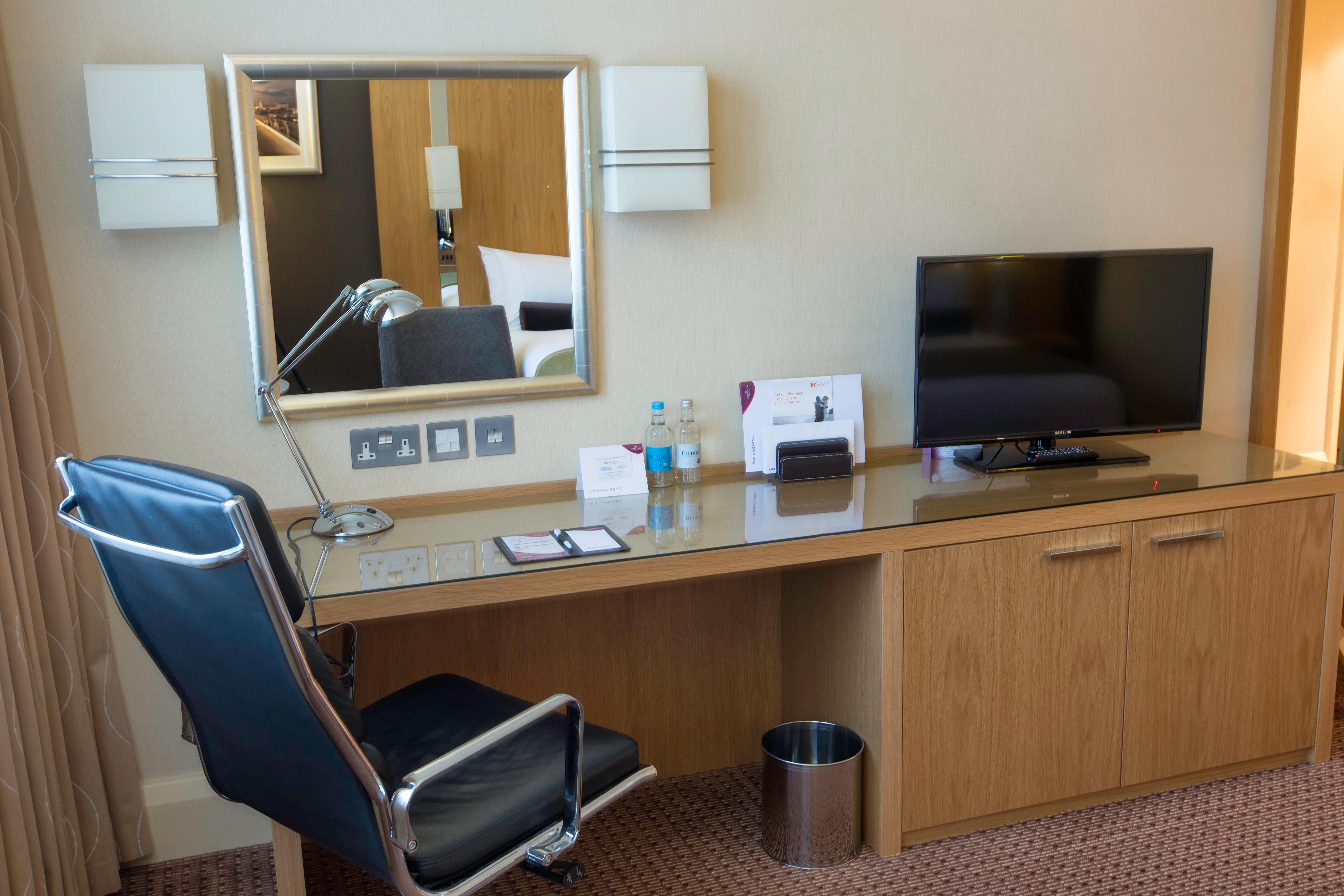 คราวน์ พลาซา ลอนดอน อีลิง Hotel อีลลิง ภายนอก รูปภาพ