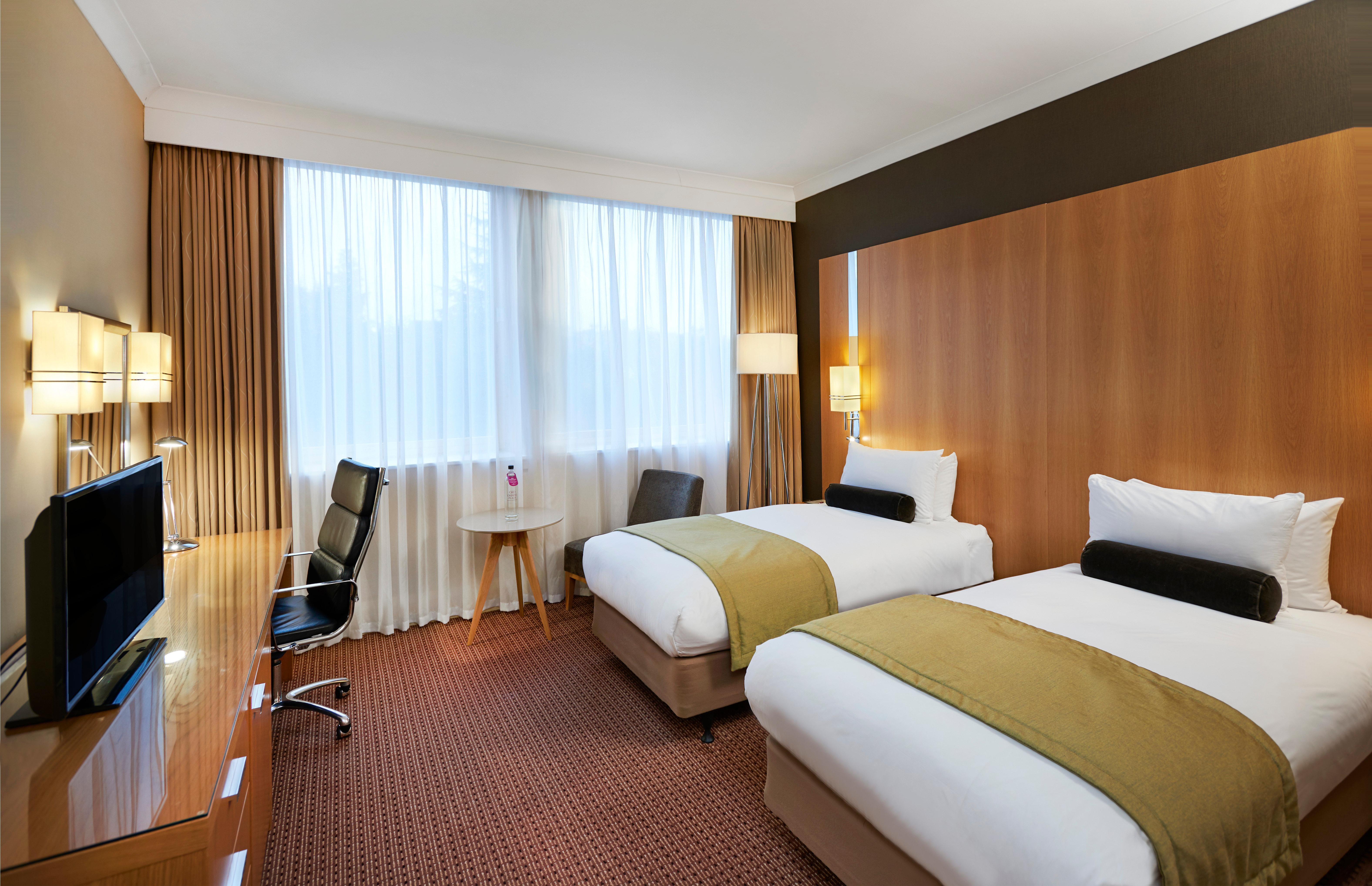 คราวน์ พลาซา ลอนดอน อีลิง Hotel อีลลิง ภายนอก รูปภาพ